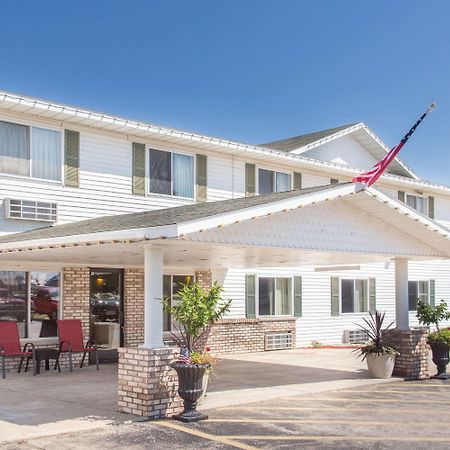Super 8 By Wyndham Escanaba Exterior foto
